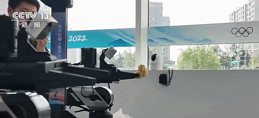 AA, 参加, 形机器人的