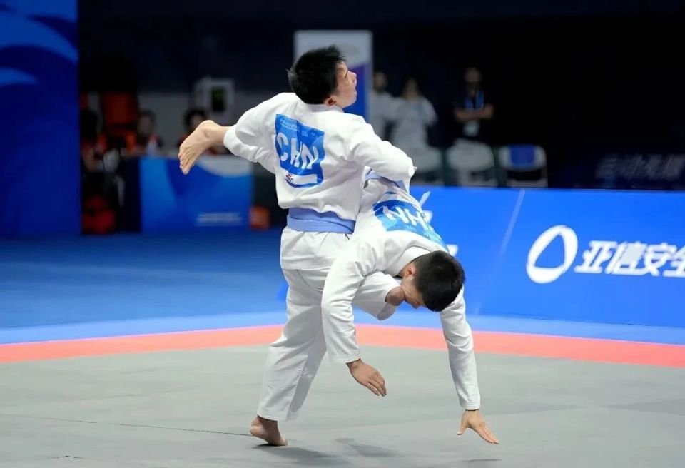 求卓越, om, 样子