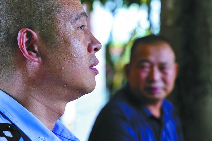 记者在终点, 首枚金灿灿, AA