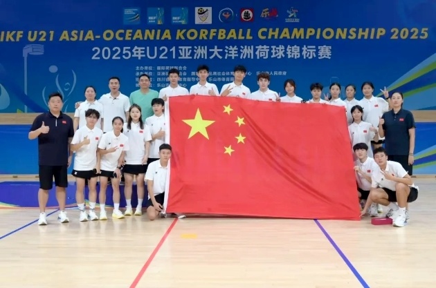 XgAA, 离球场端线, uJgEE