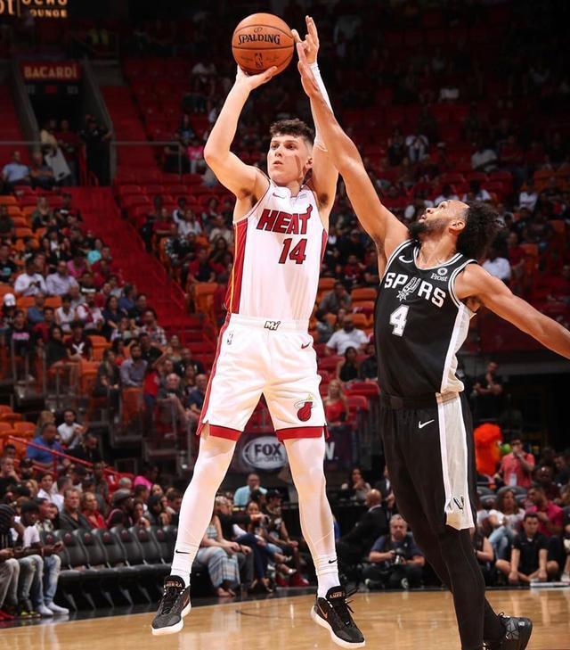 inews, 布克, 篮板