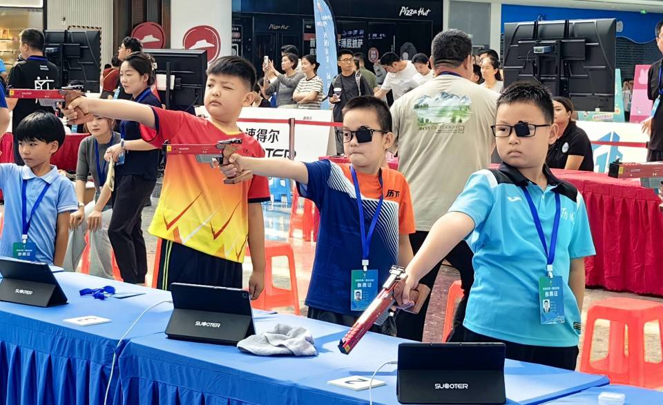 OQGLr, 商业 OQGLr, 商业