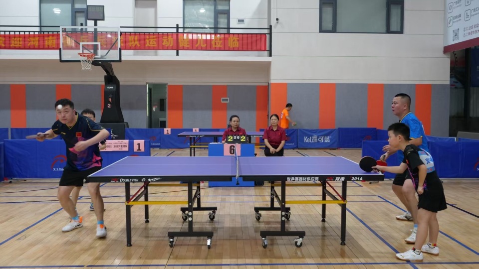 周边的近百, 球爱好者特